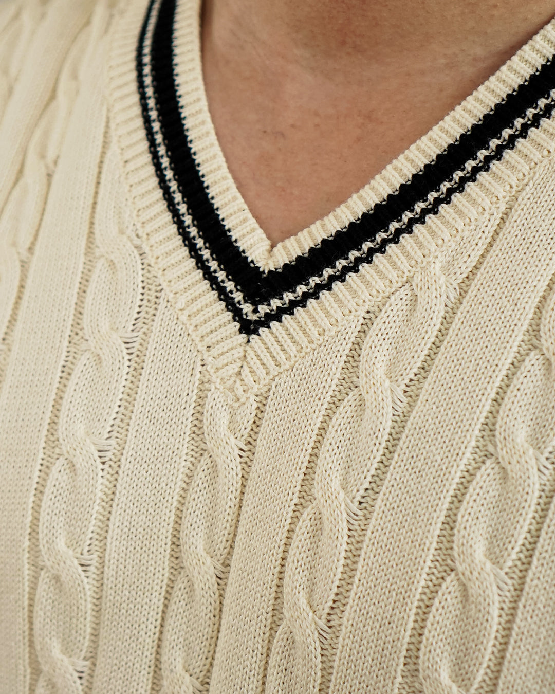 Cable Knot Vest Knitwear - Offwhite Black