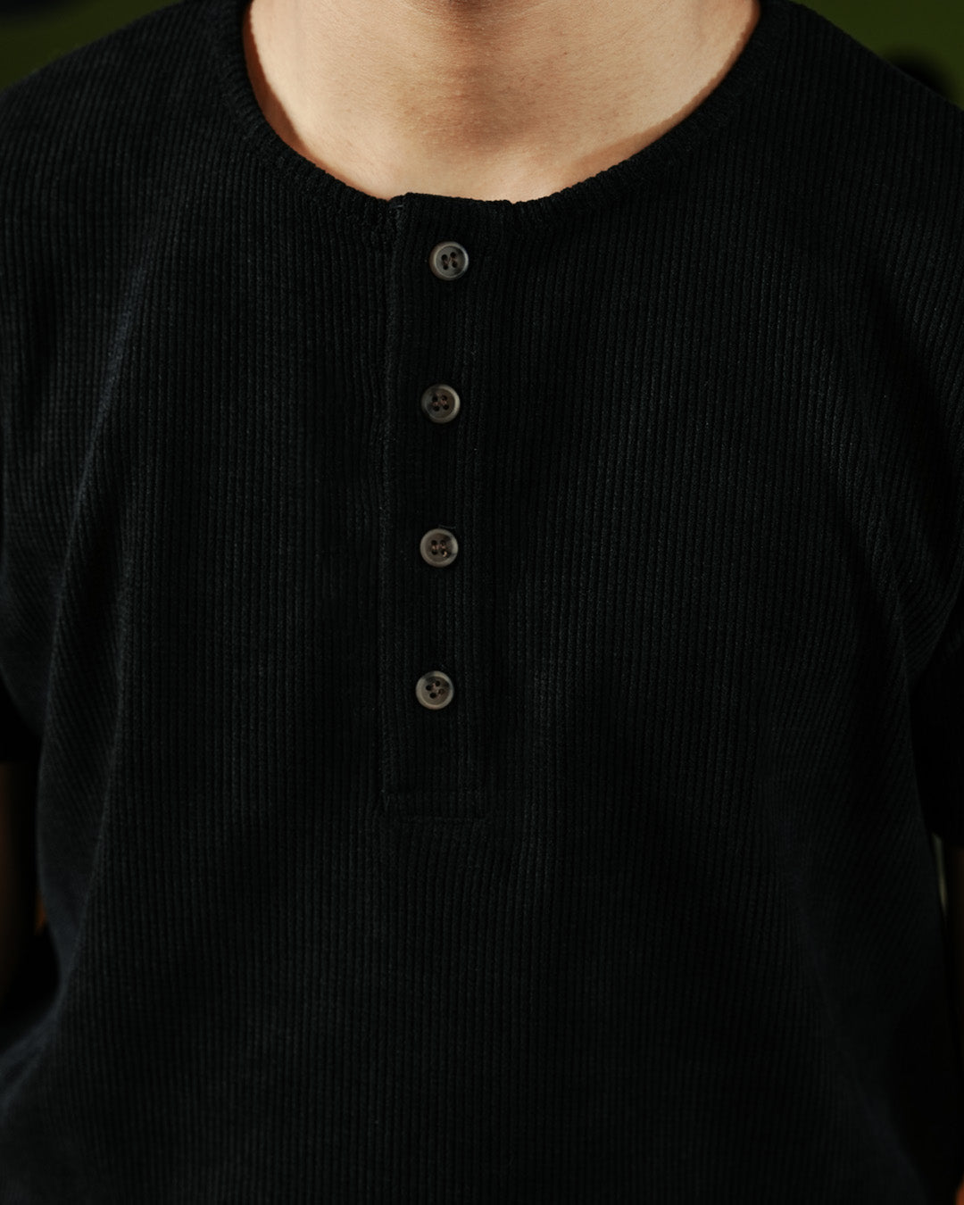 Henley Texture Waffle Lengan Pendek Slim Fit