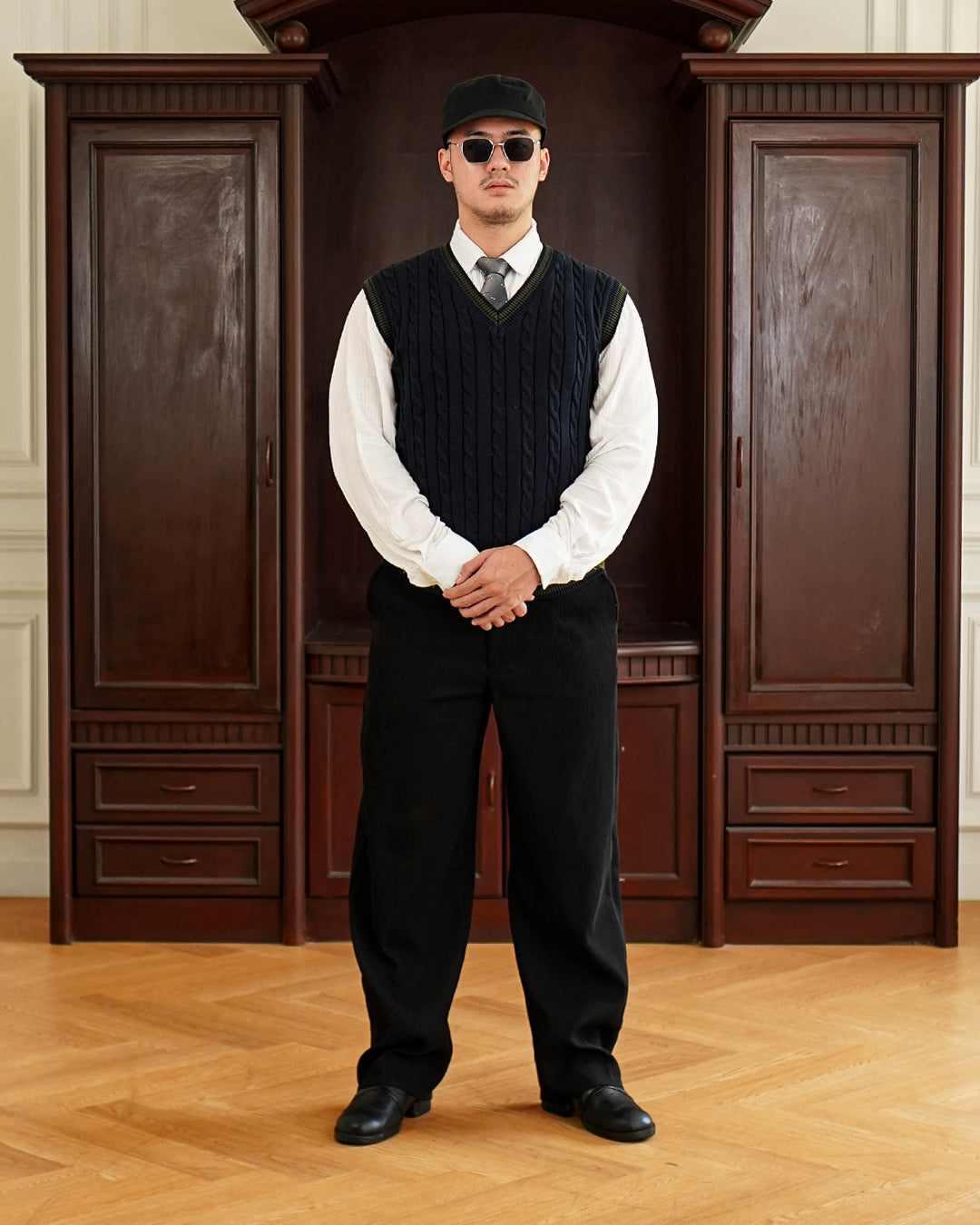 Cable Knot Vest Knitwear - Navy