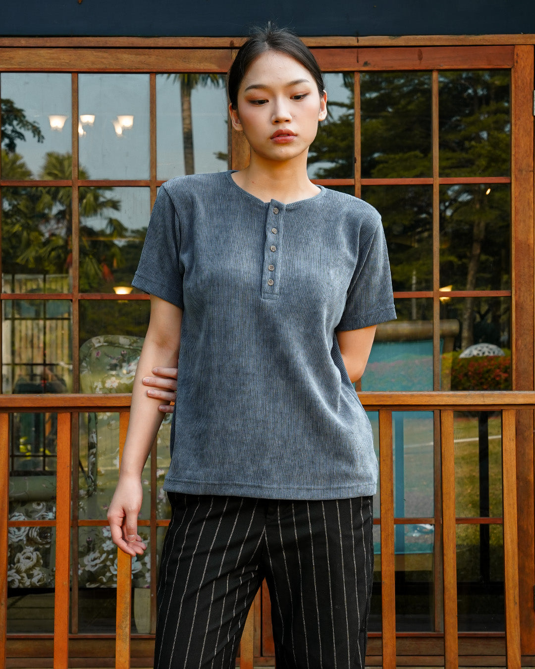 Henley Texture Waffle Lengan Pendek Slim Fit