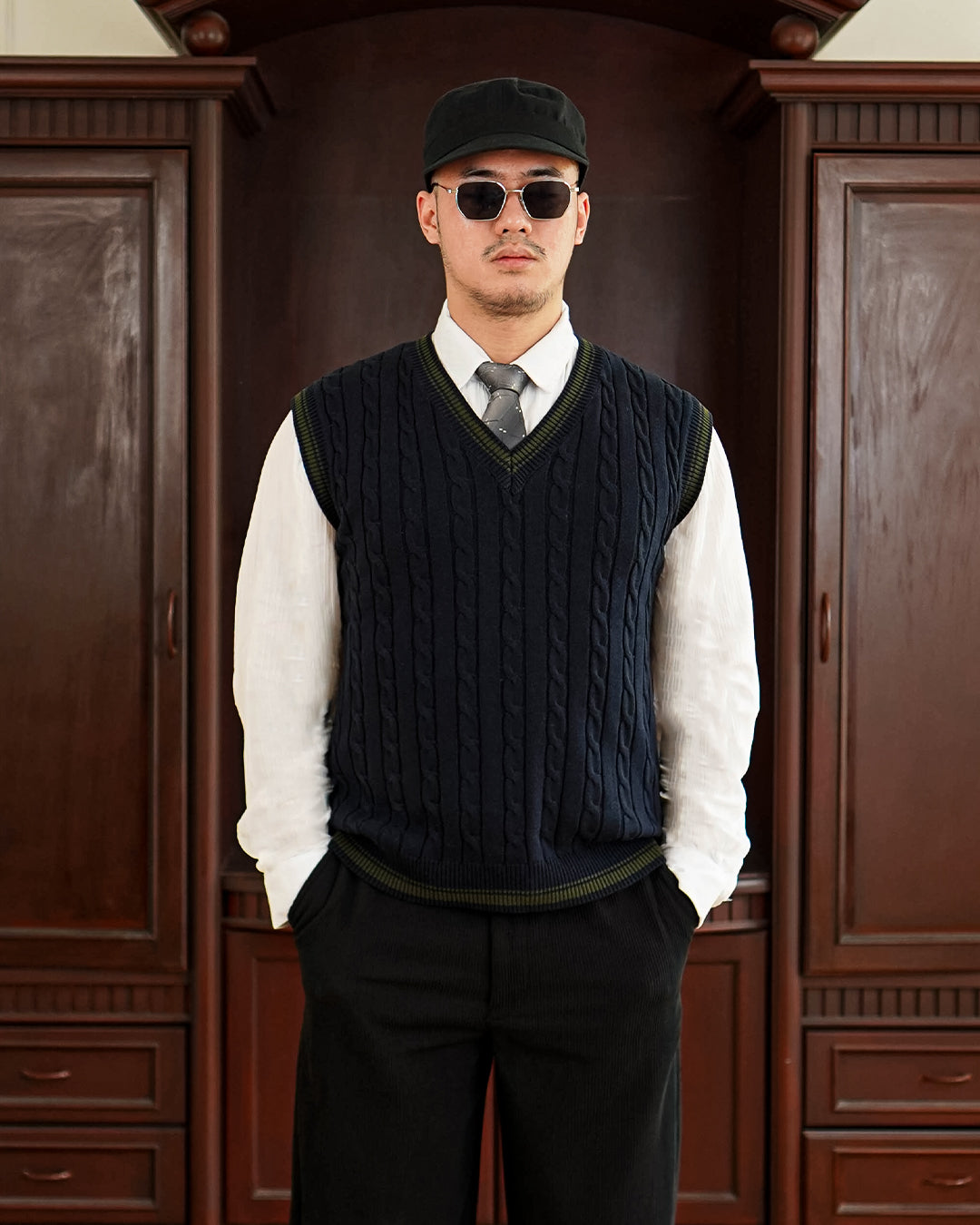 Cable Knot Vest Knitwear - Navy