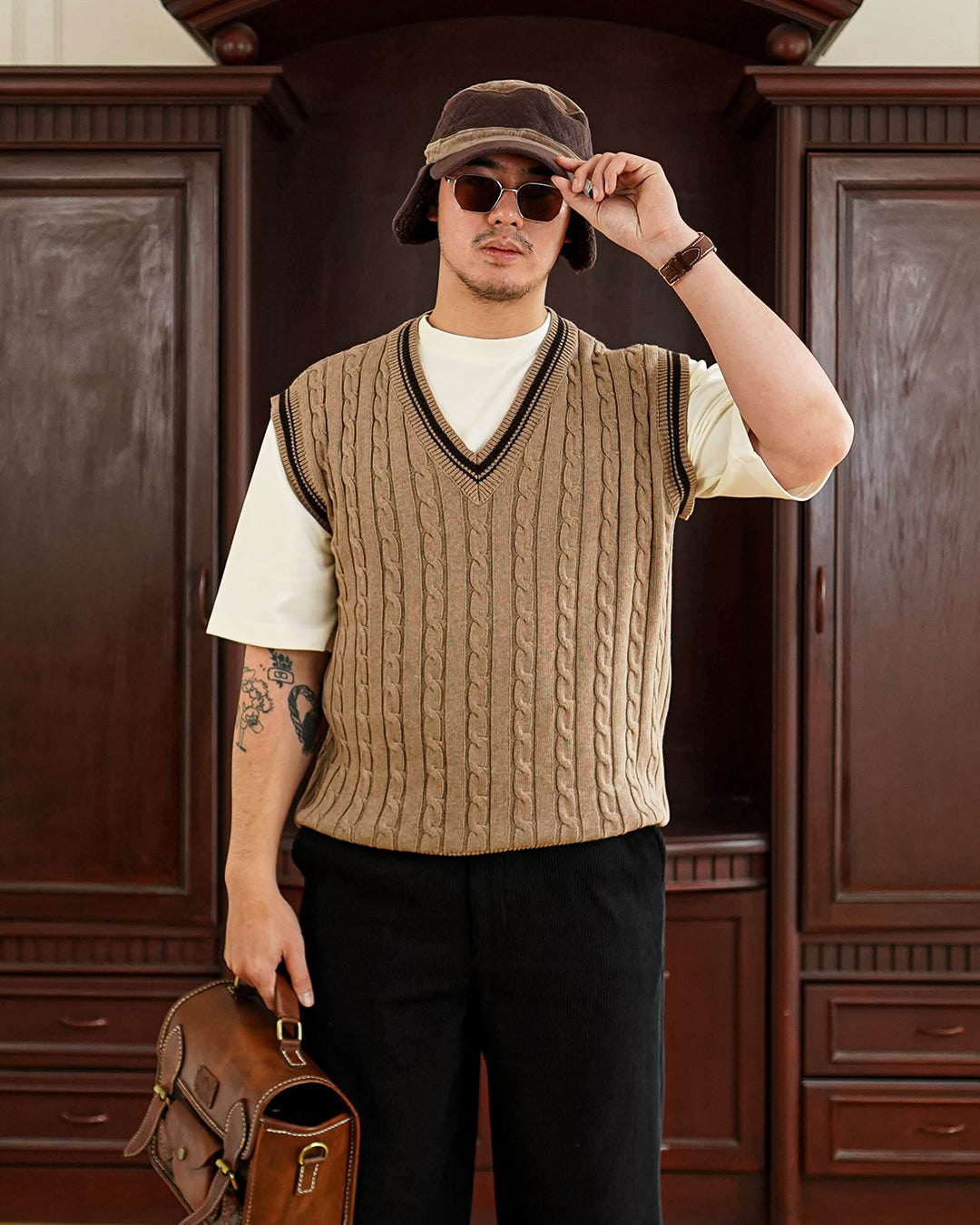 Cable Knot Vest Knitwear - Brown