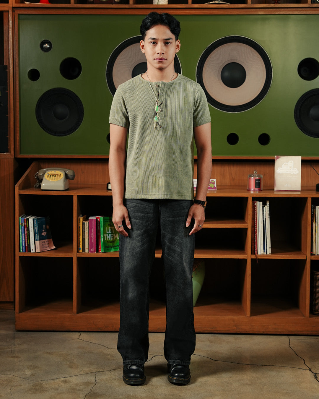 Henley Texture Waffle Lengan Pendek Slim Fit