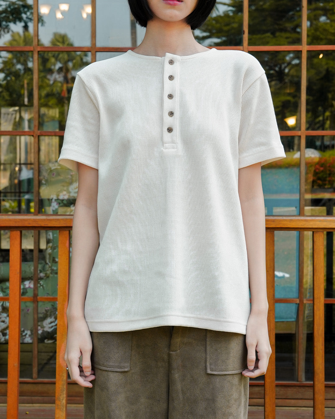 Henley Texture Waffle Lengan Pendek Slim Fit