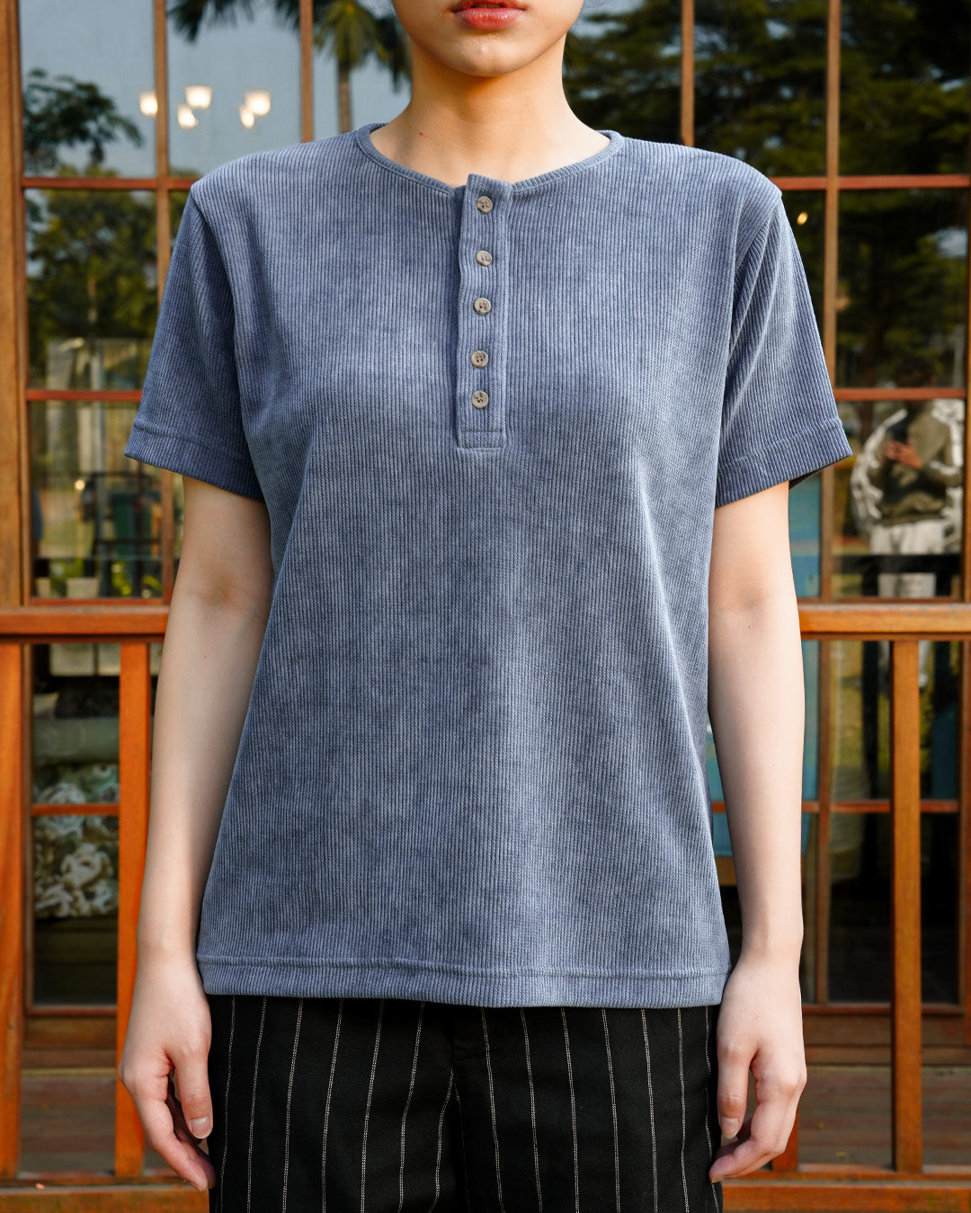 Henley Texture Waffle Lengan Pendek Slim Fit