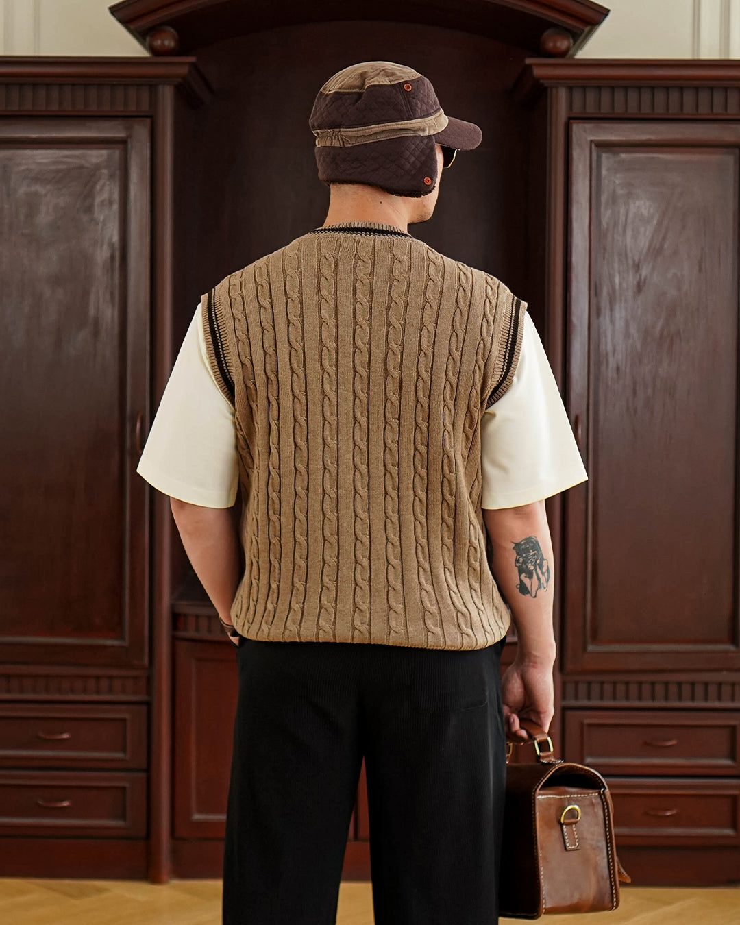 Cable Knot Vest Knitwear - Brown