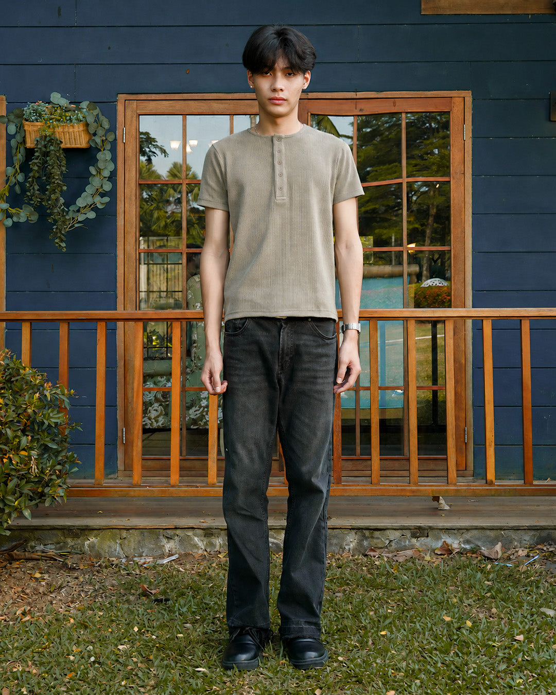Henley Texture Waffle Lengan Pendek Slim Fit